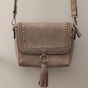 Jen & Co Stylish Tan Crossbody Bag with Tassel